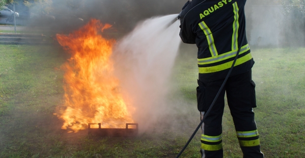 I GIORNI DEL FUOCO dimostrano: Il sistema AQUASYS combatte l'incendio in pochi secondi